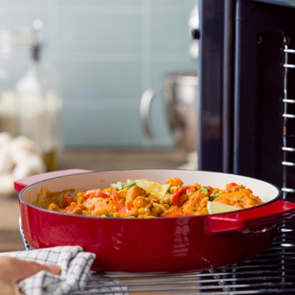 Сотейник чавунний з кришкою KitchenAid, 26 см, 2,77 л, червона (CC009009-001)