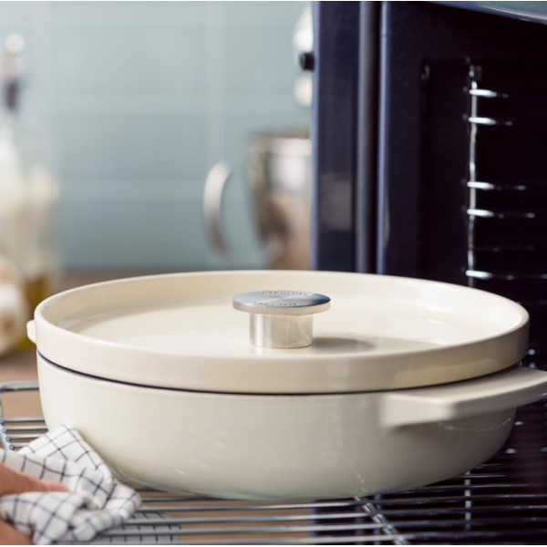 Сотейник чавунний з кришкою KitchenAid, 26 см, 2,77 л, мигдальний крем (CC009010-001)