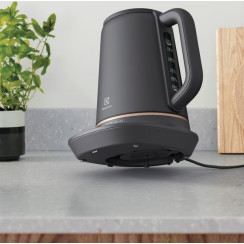 Електрочайник Electrolux E7K1-6BP