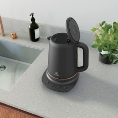 Електрочайник Electrolux E7K1-6BP