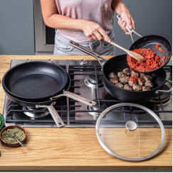 Ківш з кришкою KitchenAid FHA, 28 см з керамічним покриттям (CC005697-001)