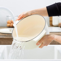 Гусятница чугунная с крышкой KitchenAid, 30 см, 5,6 л, цвет миндальный крем (CC006062-001)