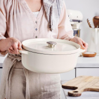 Гусятница чугунная с крышкой KitchenAid, 30 см, 5,6 л, цвет миндальный крем (CC006062-001)