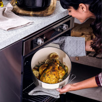 Гусятница чугунная с крышкой KitchenAid, 30 см, 5,6 л, цвет миндальный крем (CC006062-001)