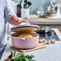 Кастрюля чугунная с крышкой KitchenAid, 26 см, 5,2 л, цв, сухая роза (CC007431-001)