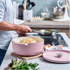 Кастрюля чугунная с крышкой KitchenAid, 26 см, 5,2 л, цв, сухая роза (CC007431-001)
