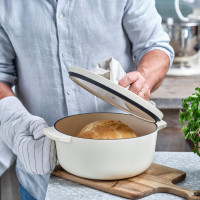 Каструля чавунна з кришкою KitchenAid, 26 см, 5,2 л, колір мигдальний крем (CC006059-001)