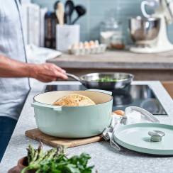 Кастрюля чугунная с крышкой KitchenAid, 22 см, 3,3 л, цв, фисташковая (CC007433-001)