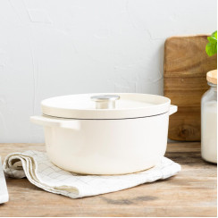 Кастрюля чугунная с крышкой KitchenAid, 22 см, 3,3 л, цвет миндальный крем (CC006056-001)