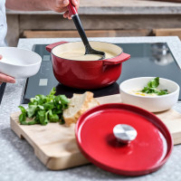 Каструля чавунна з кришкою KitchenAid, 22 см, 3,3 л, червона (CC006057-001)
