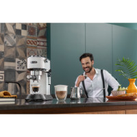 Рожковая кофеварка Delonghi EC 685.W